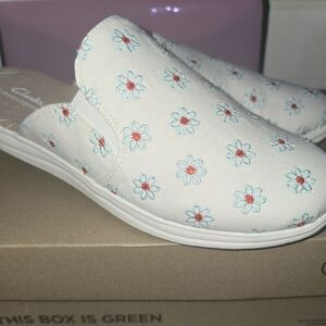 Clark's Slip On Shoes size 10 (runs small)